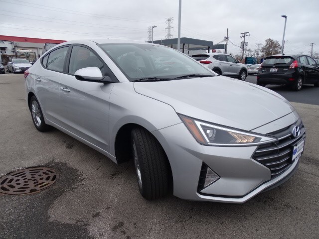 2020 Hyundai Elantra SEL photo 4