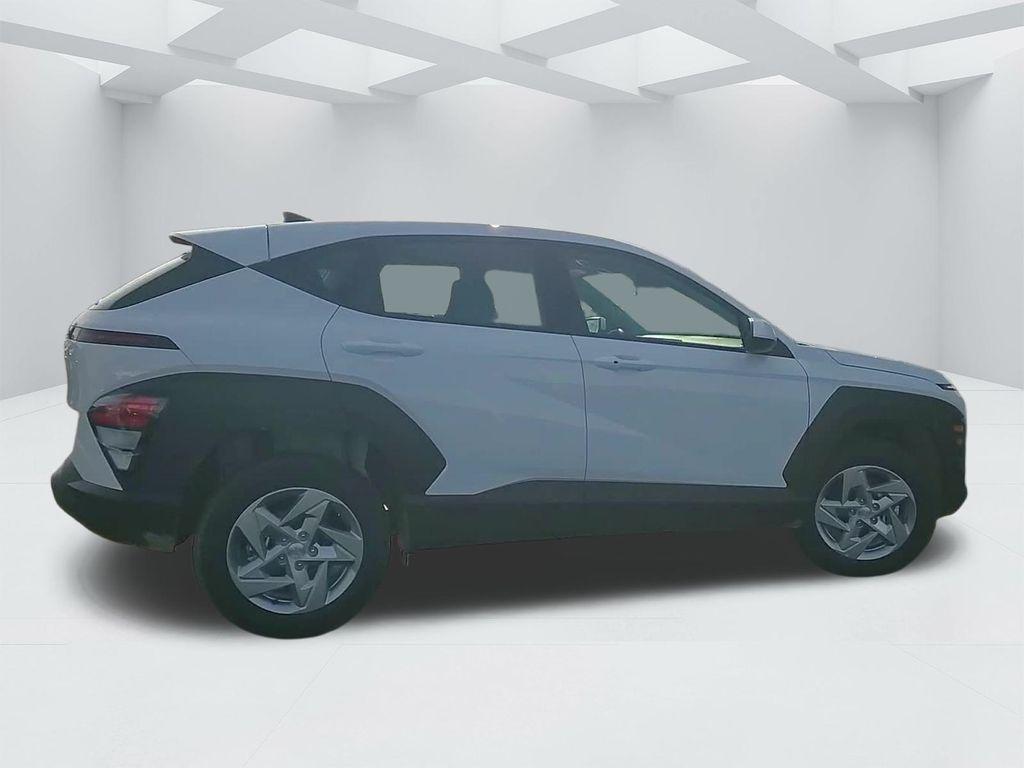 2026 Hyundai Kona SE photo 3
