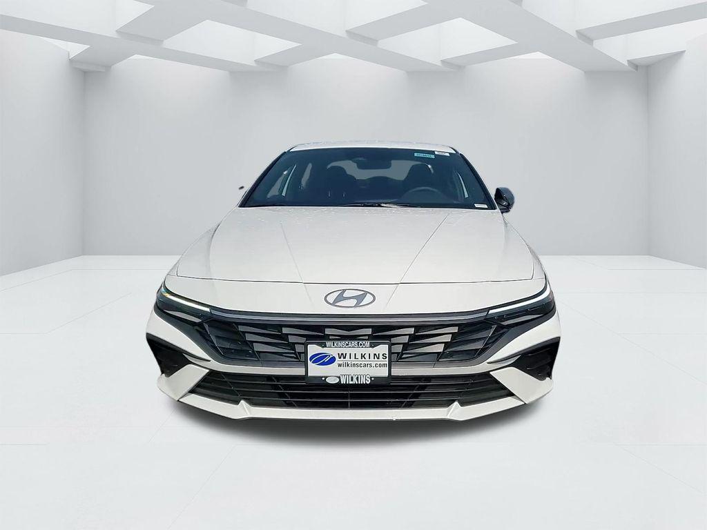 2025 Hyundai Elantra SEL Sport photo 2