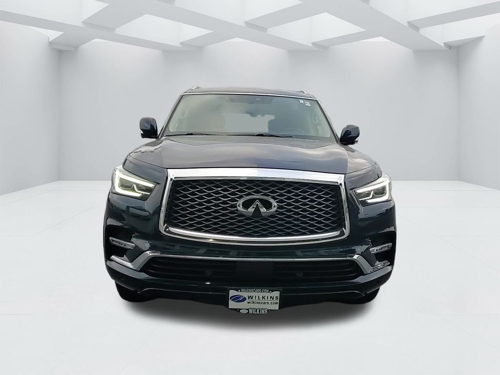 2019 Infiniti QX80 Luxe photo 2