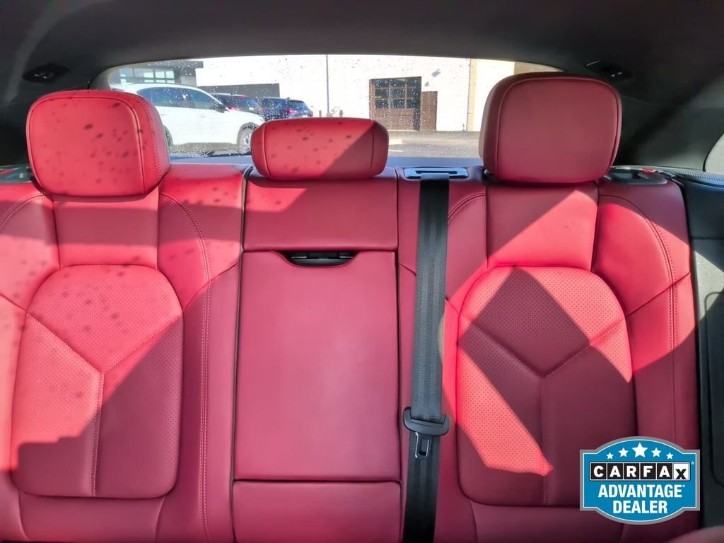 2022 Porsche Macan Base - Photo 22