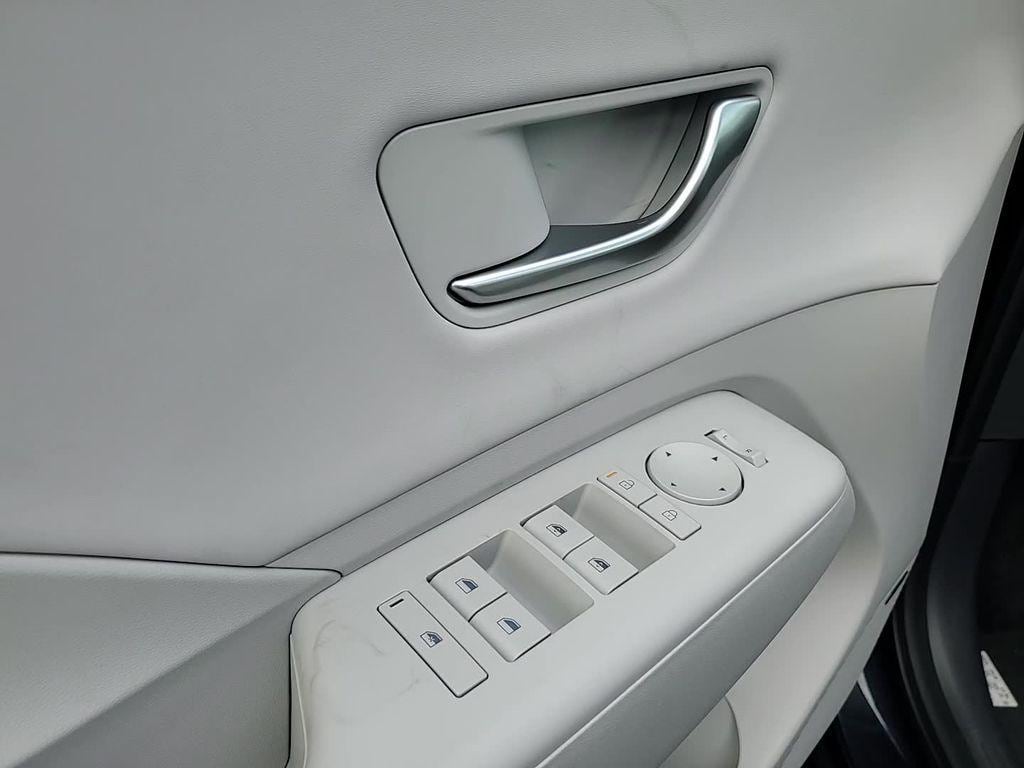 2026 Hyundai Kona Limited - Photo 12
