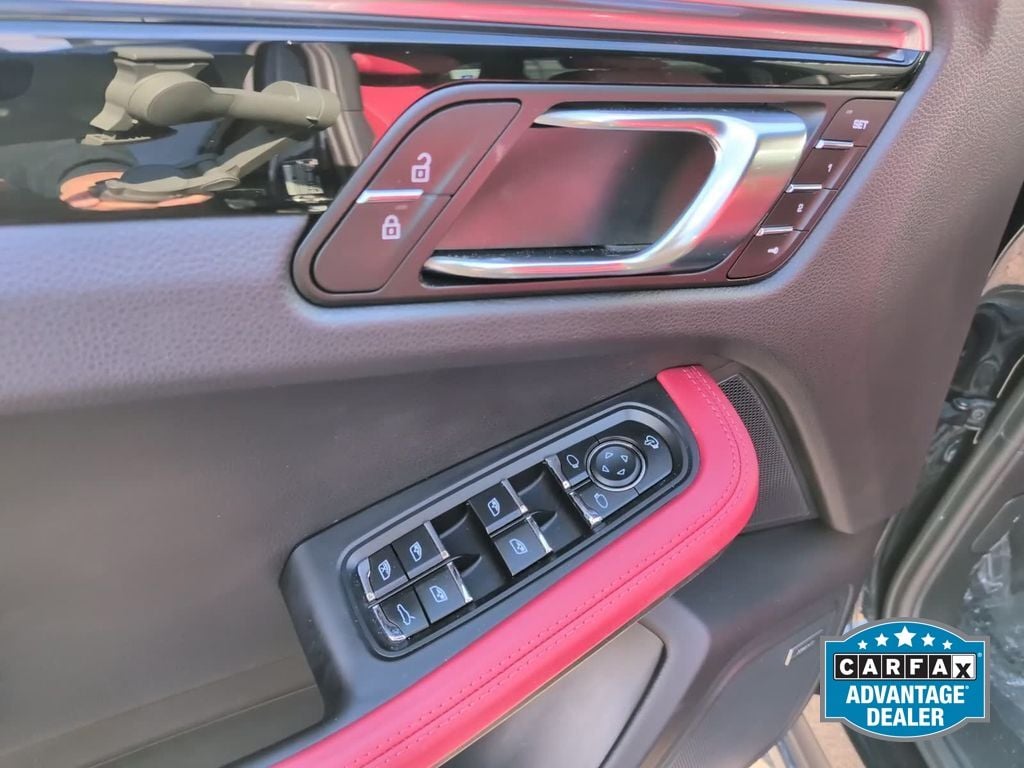 2022 Porsche Macan Base - Photo 11