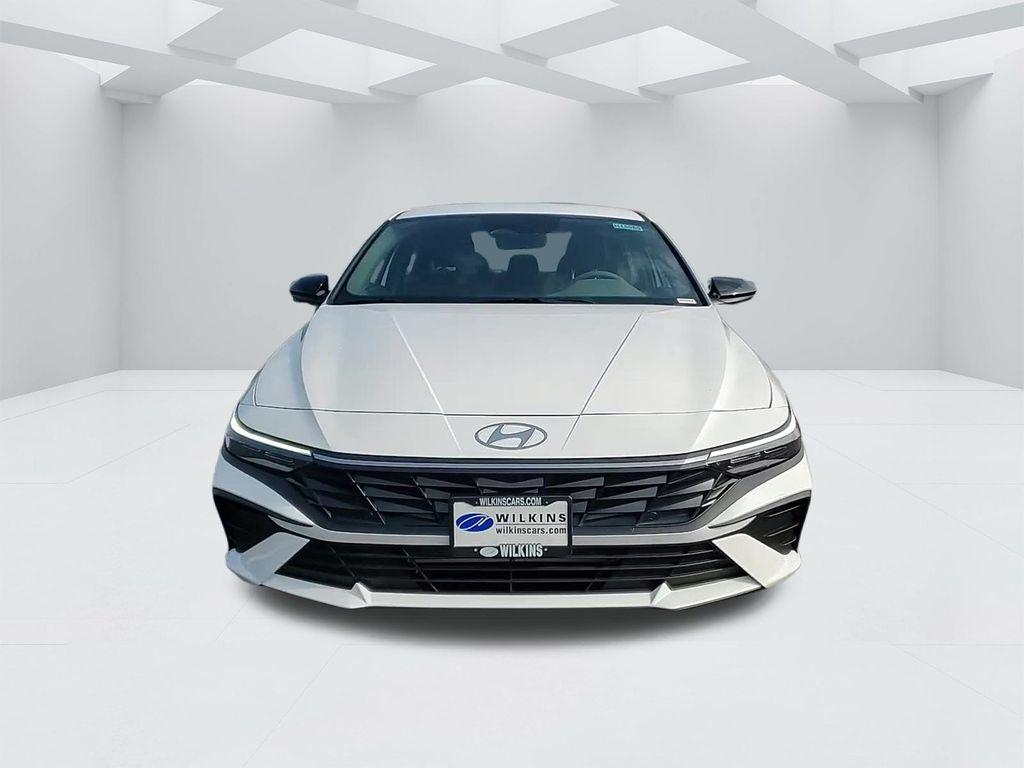 2025 Hyundai Elantra SEL Sport photo 2