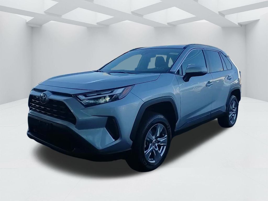 2024 Toyota RAV4 XLE's photo