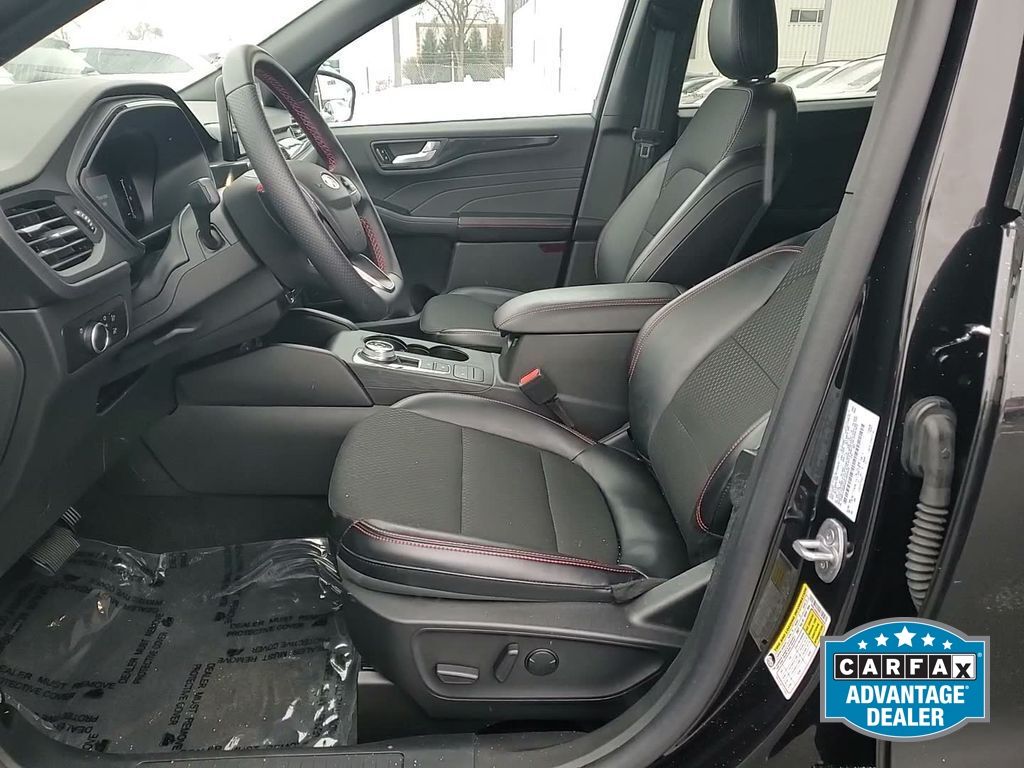 2025 Ford Escape ST-Line - Photo 14