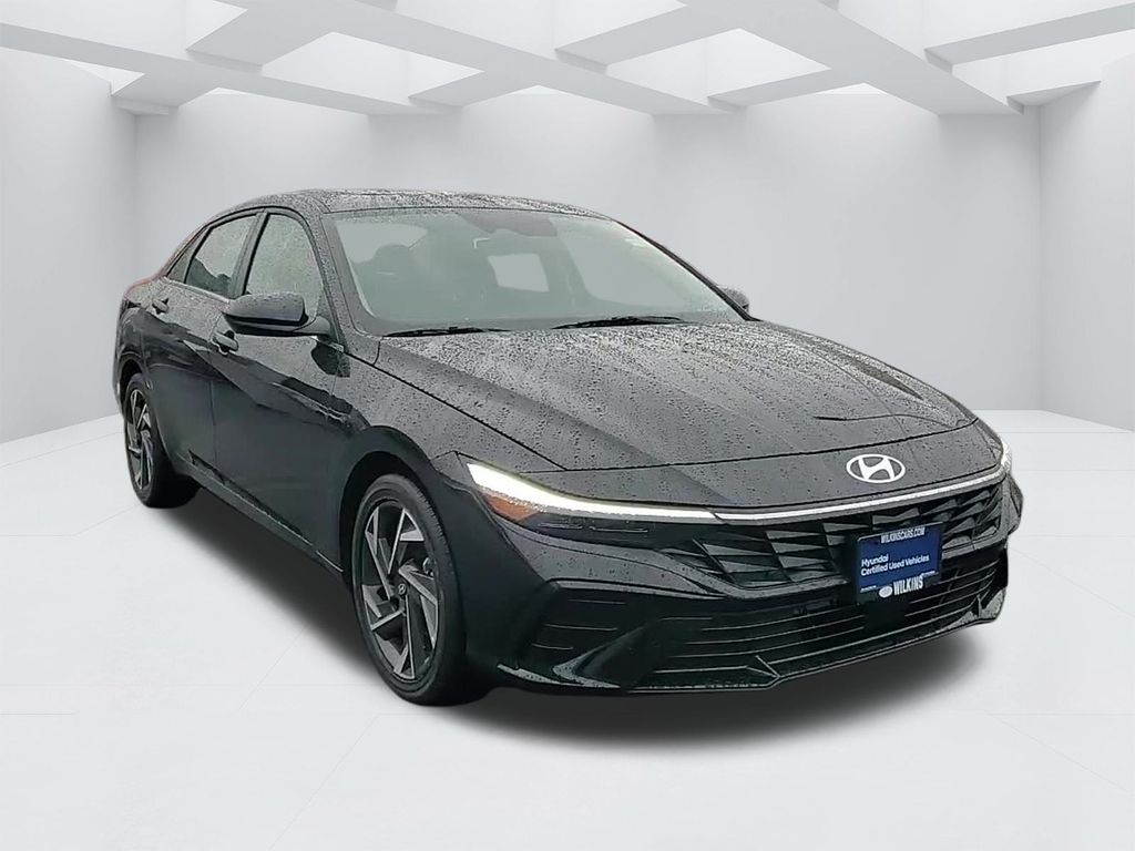 2025 Hyundai Elantra SEL Convenience photo 3