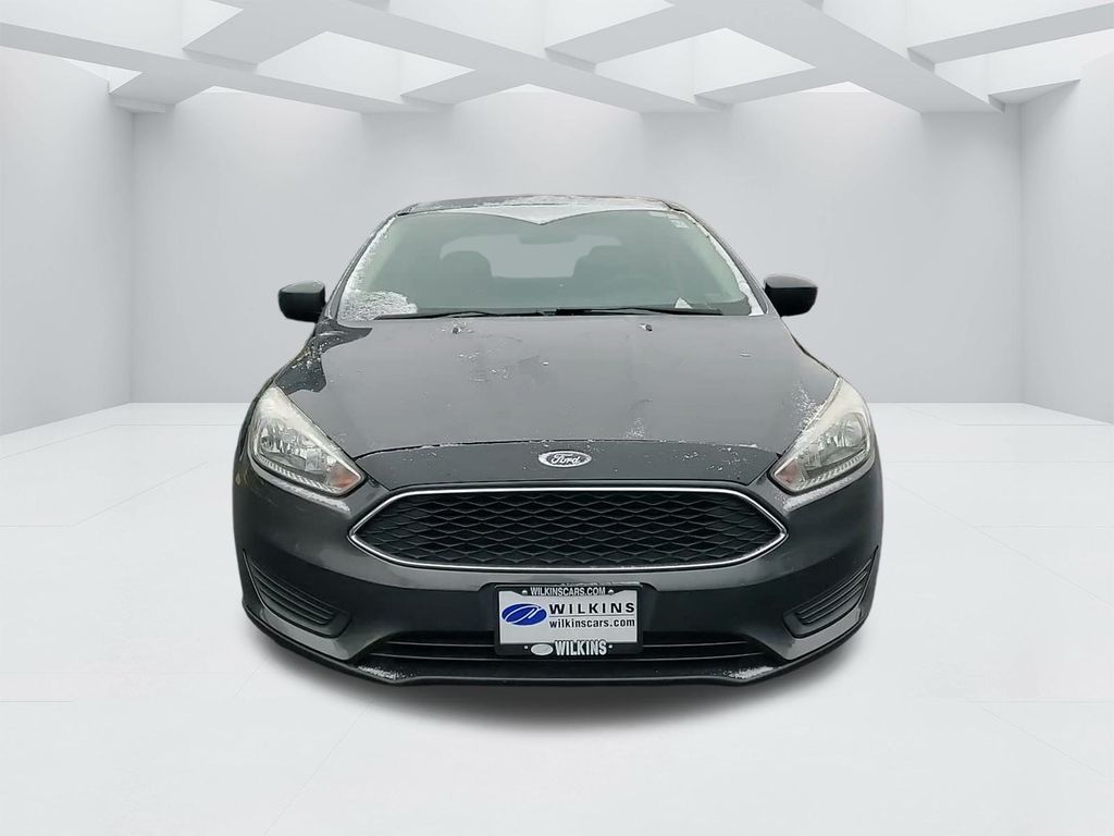 Used 2018 Ford Focus SE with VIN 1FADP3FE9JL239103 for sale in Elmhurst, IL