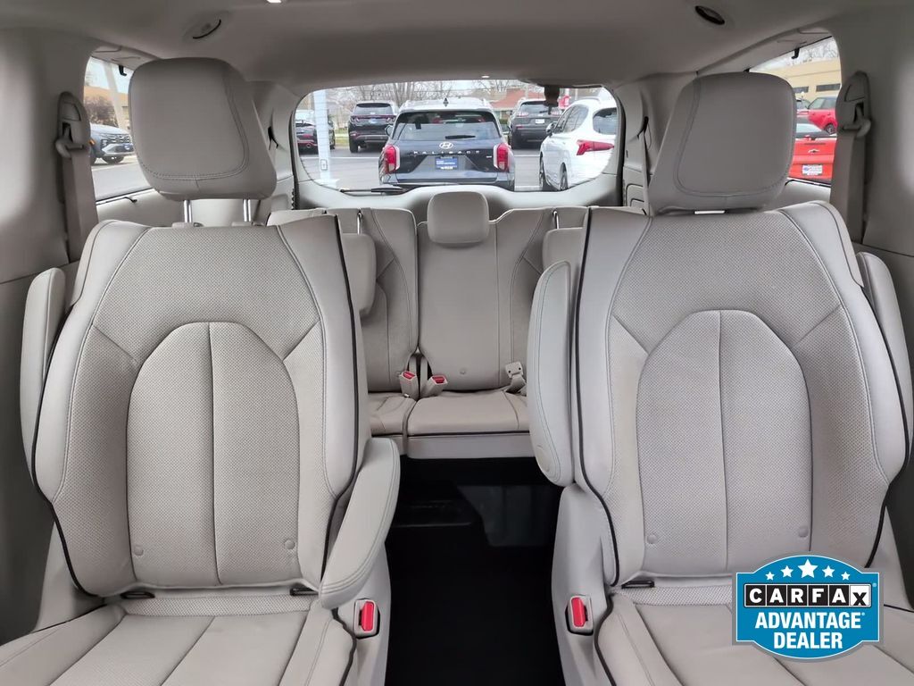 2020 Chrysler Pacifica Hybrid Limited - Photo 22