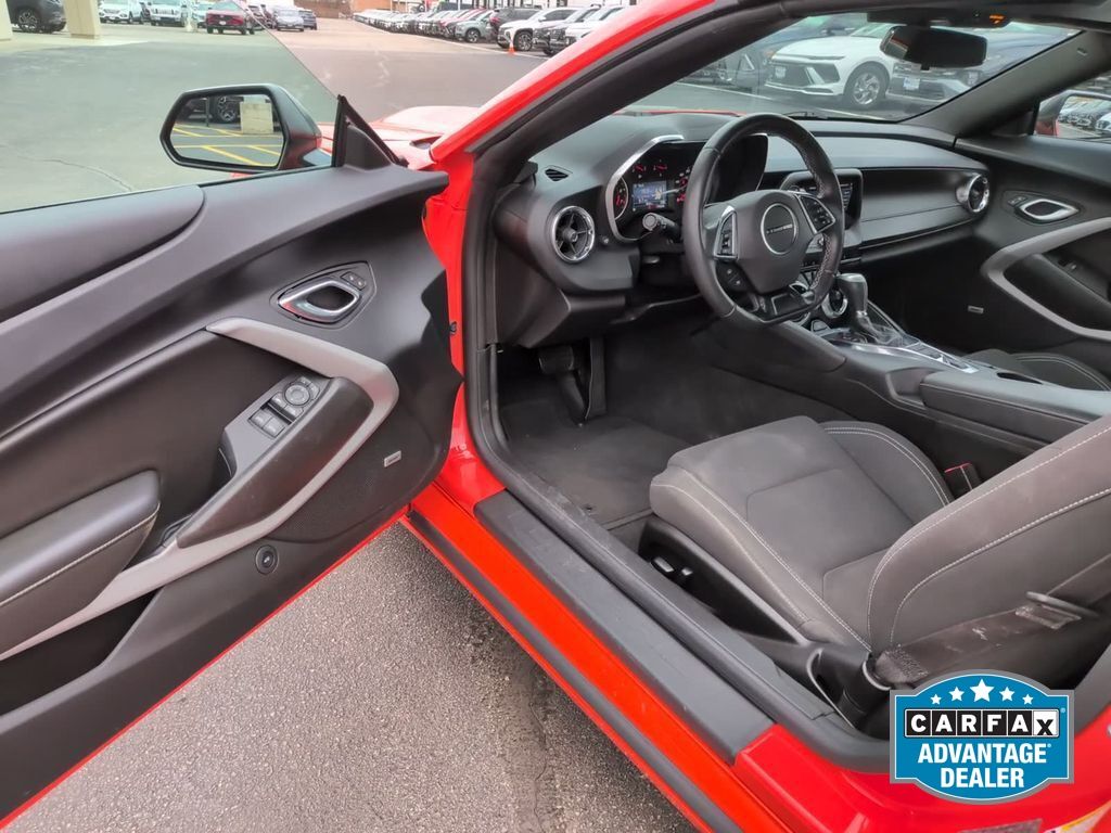 2021 Chevrolet Camaro LT1 - Photo 11