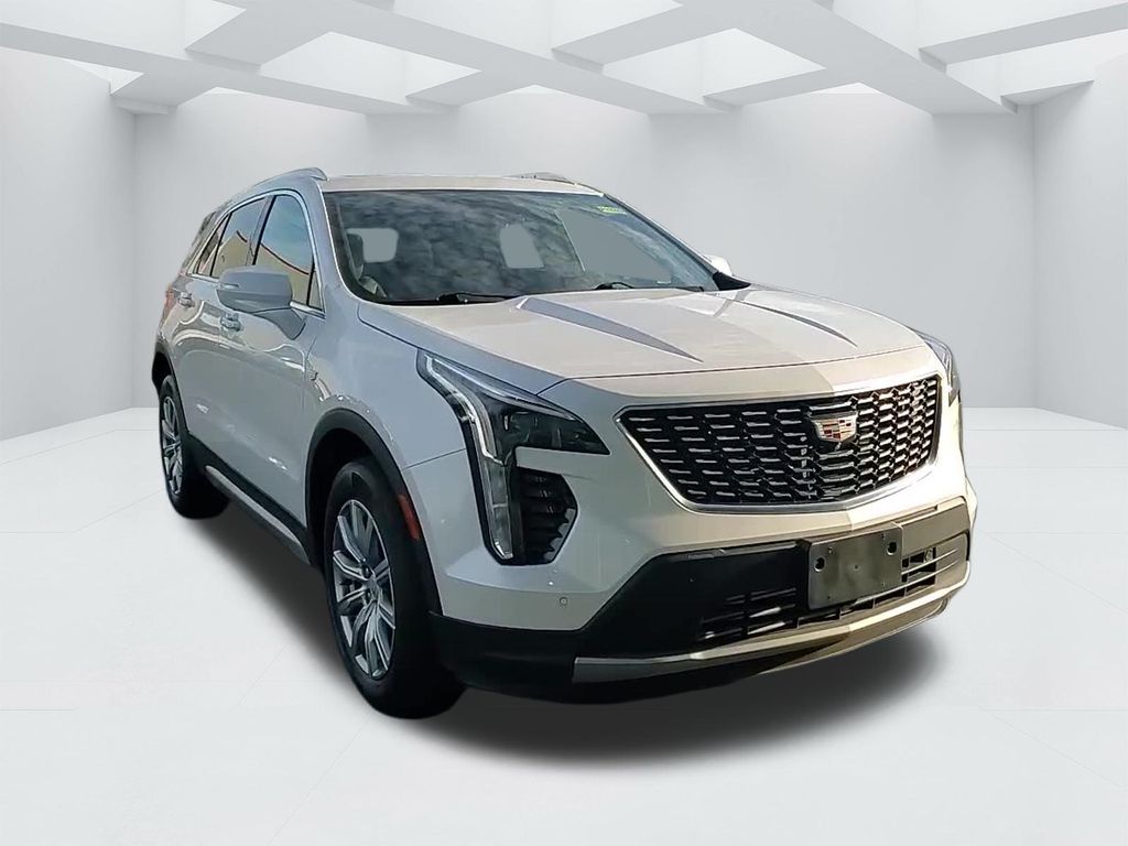 2022 Cadillac XT4 Premium Luxury photo 3