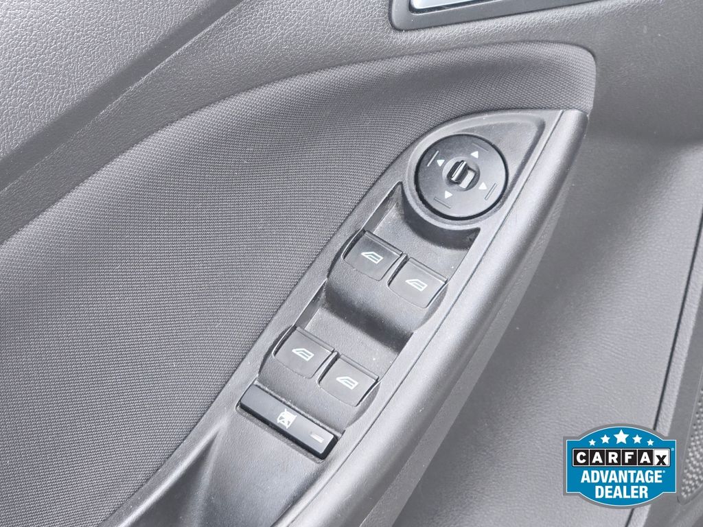2018 Ford Focus SE - Photo 17