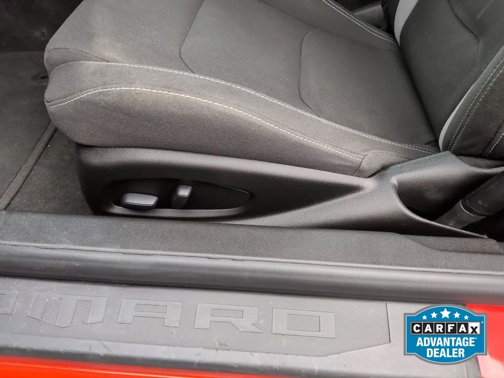 2021 Chevrolet Camaro LT1 - Photo 14