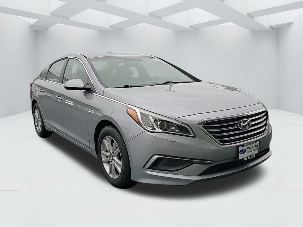 2016 Hyundai Sonata Base photo 3