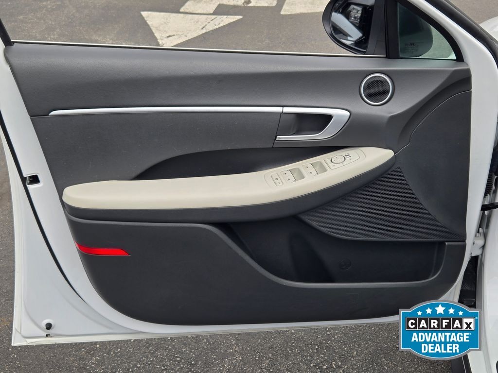 2023 Hyundai Sonata SE - Photo 17