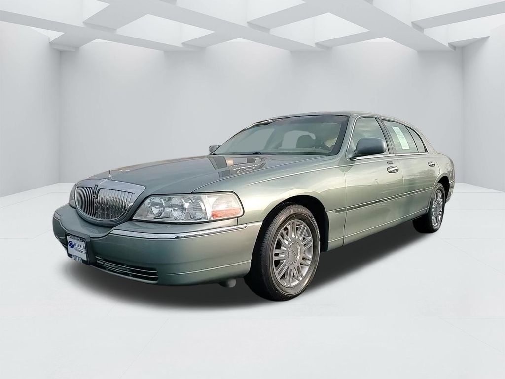 2006 Lincoln Town Car Signature L's photo