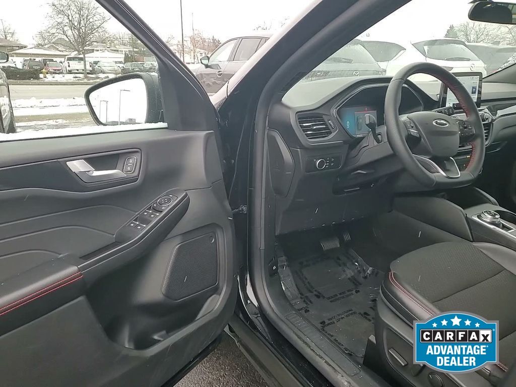 2025 Ford Escape ST-Line - Photo 12