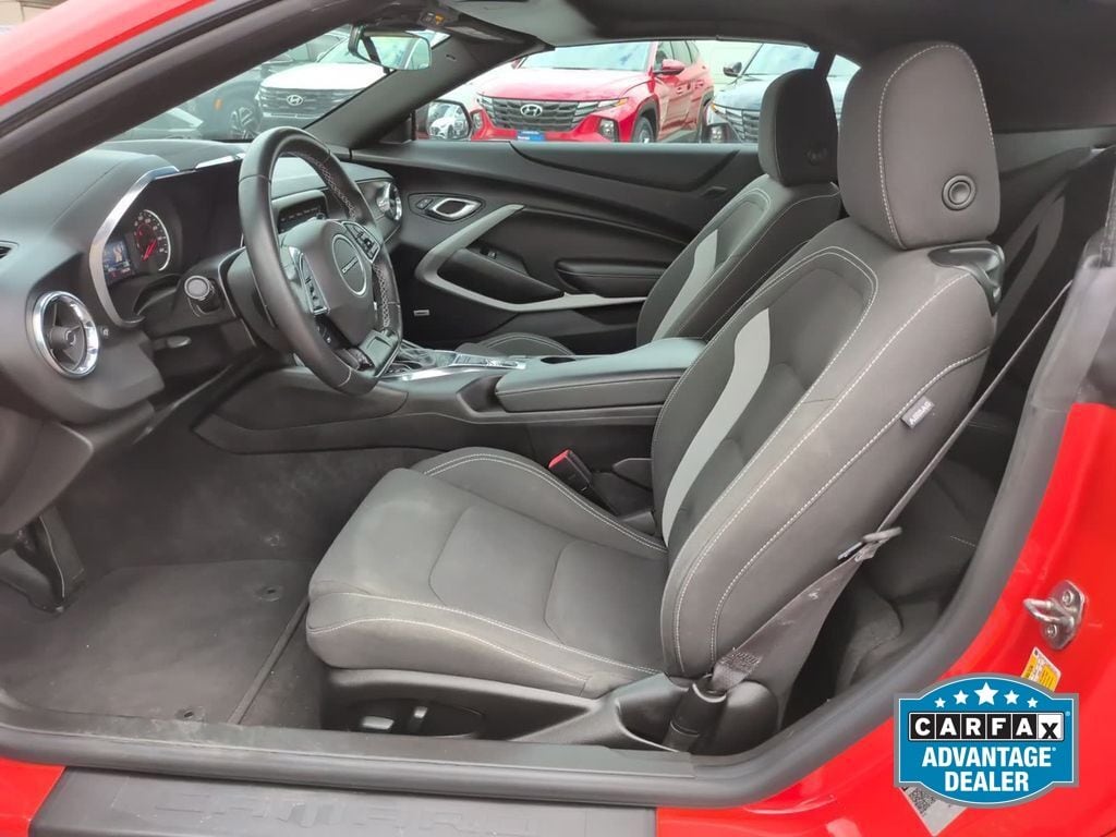 2021 Chevrolet Camaro LT1 - Photo 13