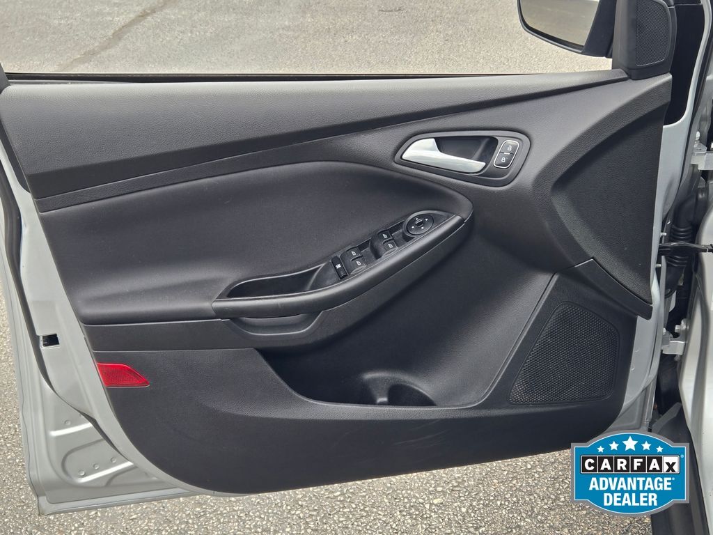2018 Ford Focus SE - Photo 16