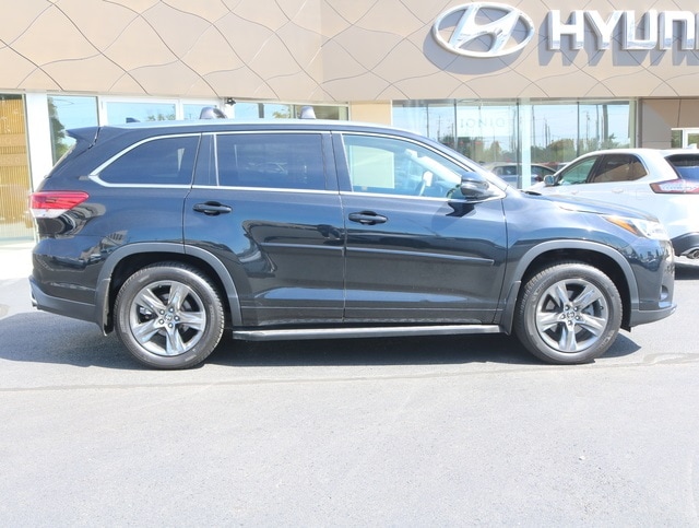 Used 2018 Toyota Highlander Limited with VIN 5TDDZRFH0JS860066 for sale in Okemos, MI