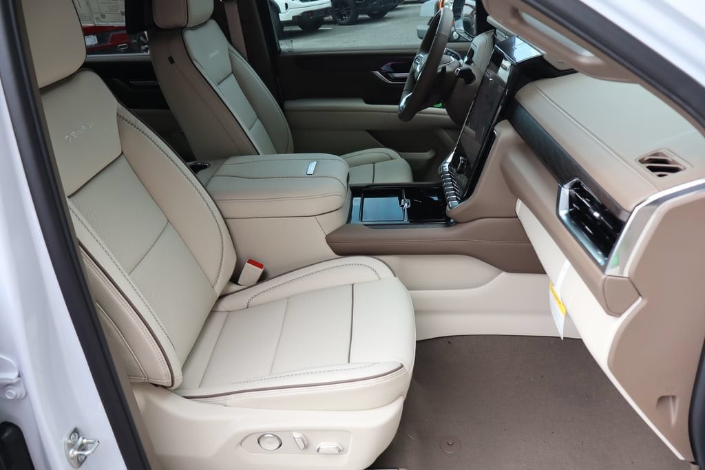 2026 GMC Yukon XL Denali - Photo 28