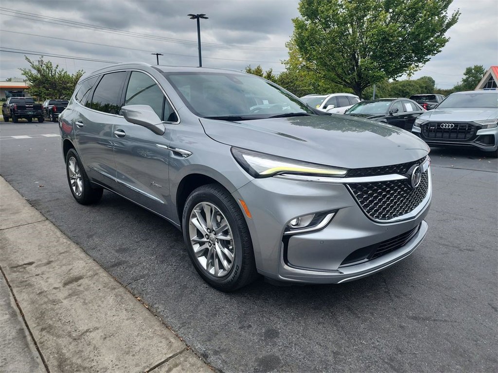 2023 Buick Enclave Avenir photo 2