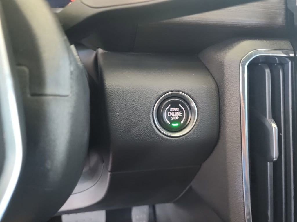 2025 GMC Acadia Denali - Photo 17