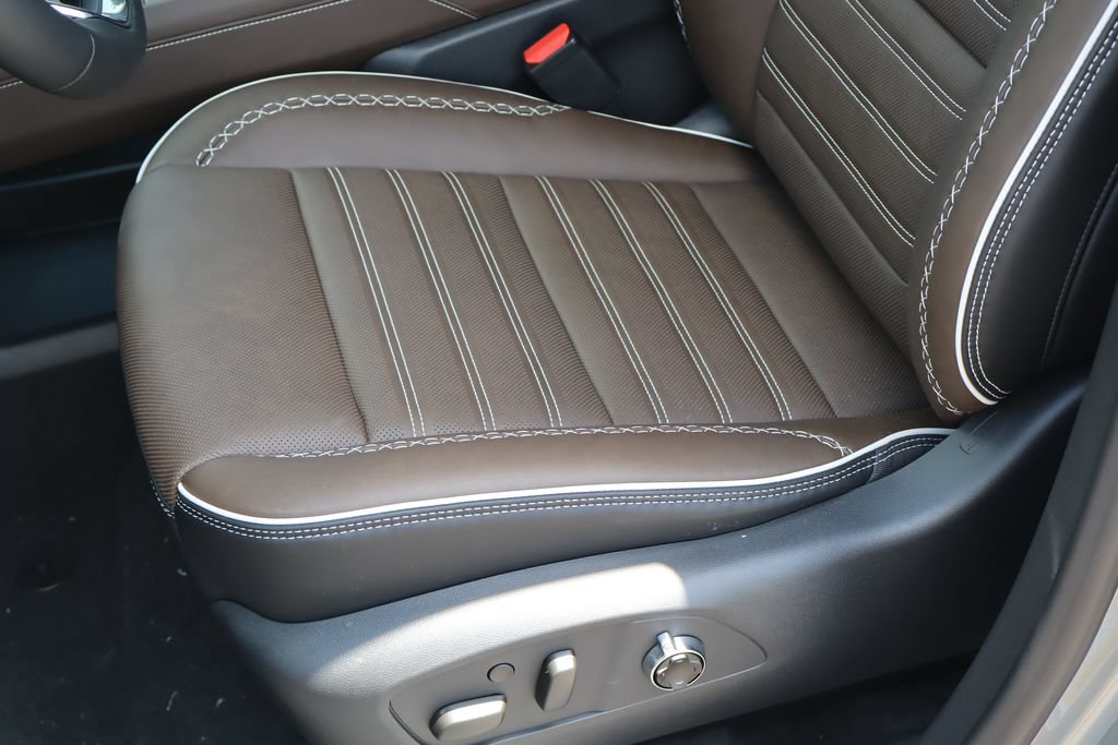 2026 GMC Acadia Denali Ultimate - Photo 11