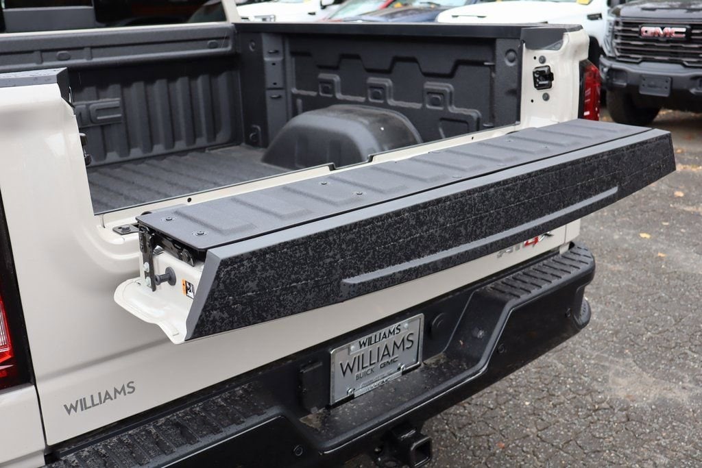 2026 GMC Sierra 1500 AT4X - Photo 9