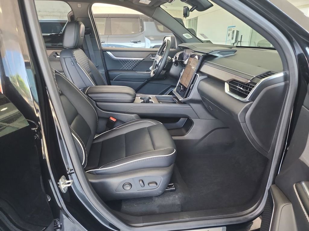 2025 GMC Acadia Denali - Photo 27