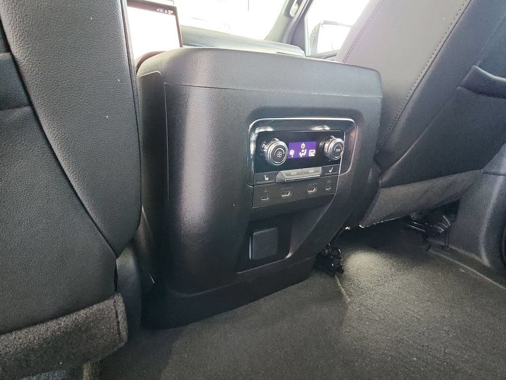 2025 GMC Yukon XL AT4 - Photo 21