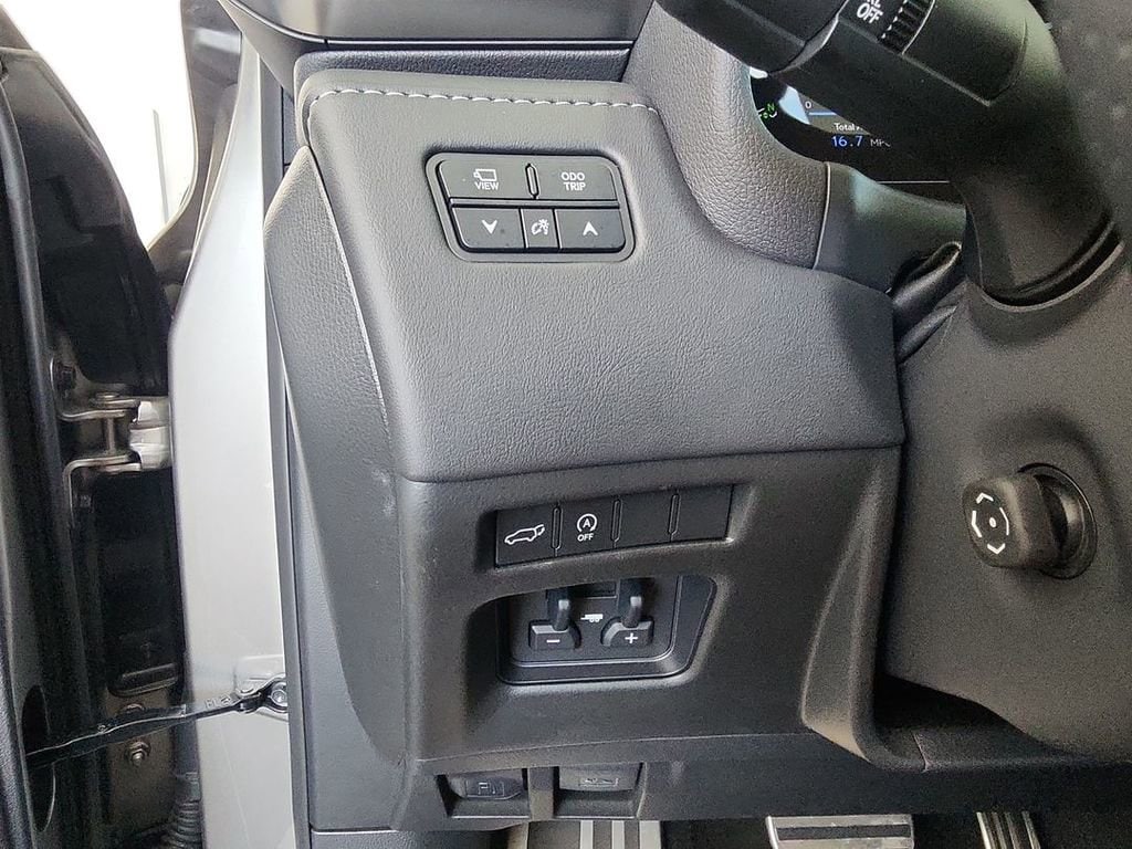 2025 Lexus LX F-Sport - Photo 18