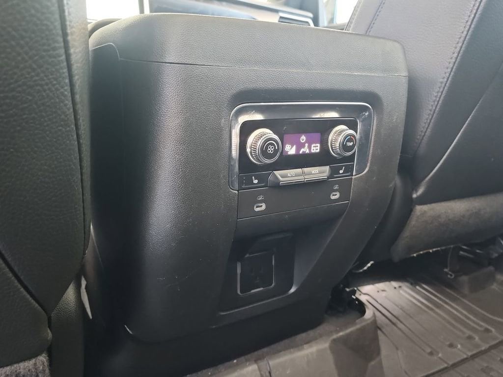 2022 GMC Yukon XL Denali - Photo 21