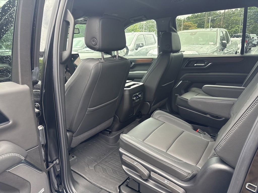 2025 GMC Yukon XL Denali - Photo 13
