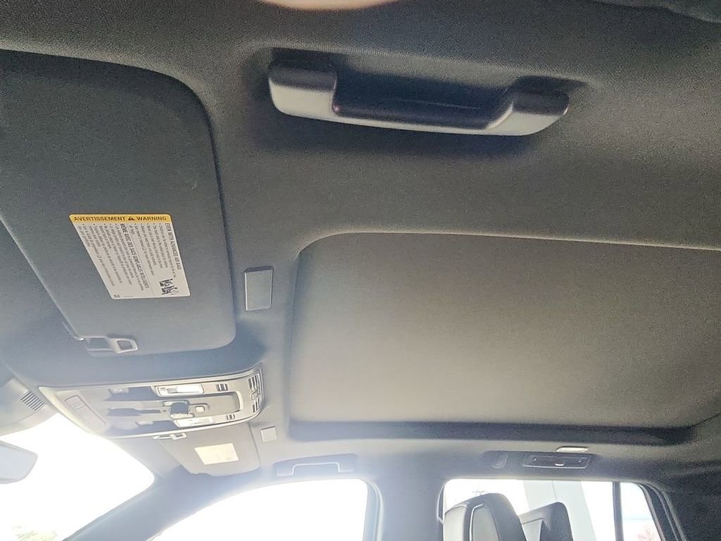 2025 GMC Yukon Denali Ultimate - Photo 19