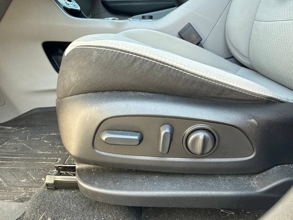 2023 GMC Terrain SLE - Photo 25