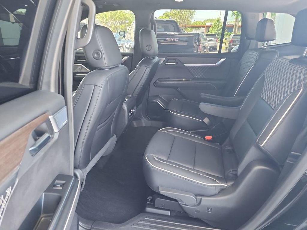 2025 GMC Acadia Denali - Photo 24