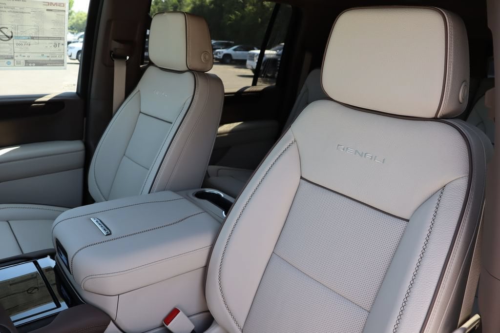 2026 GMC Yukon XL Denali - Photo 13