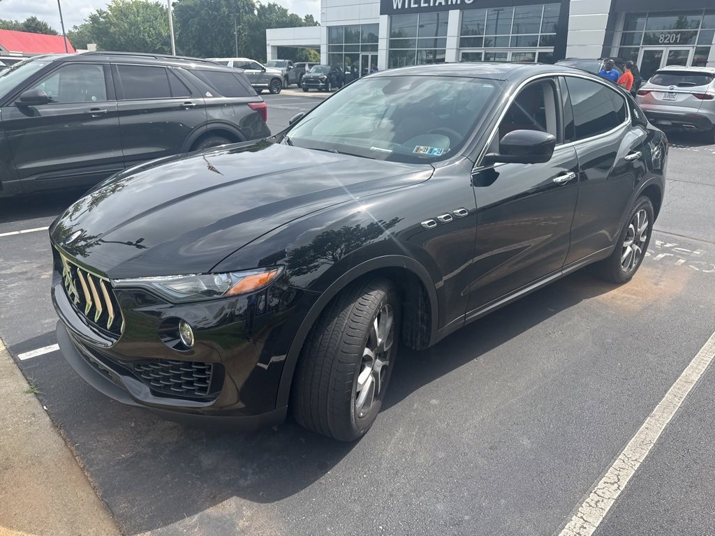 2017 Maserati Levante Base photo 2
