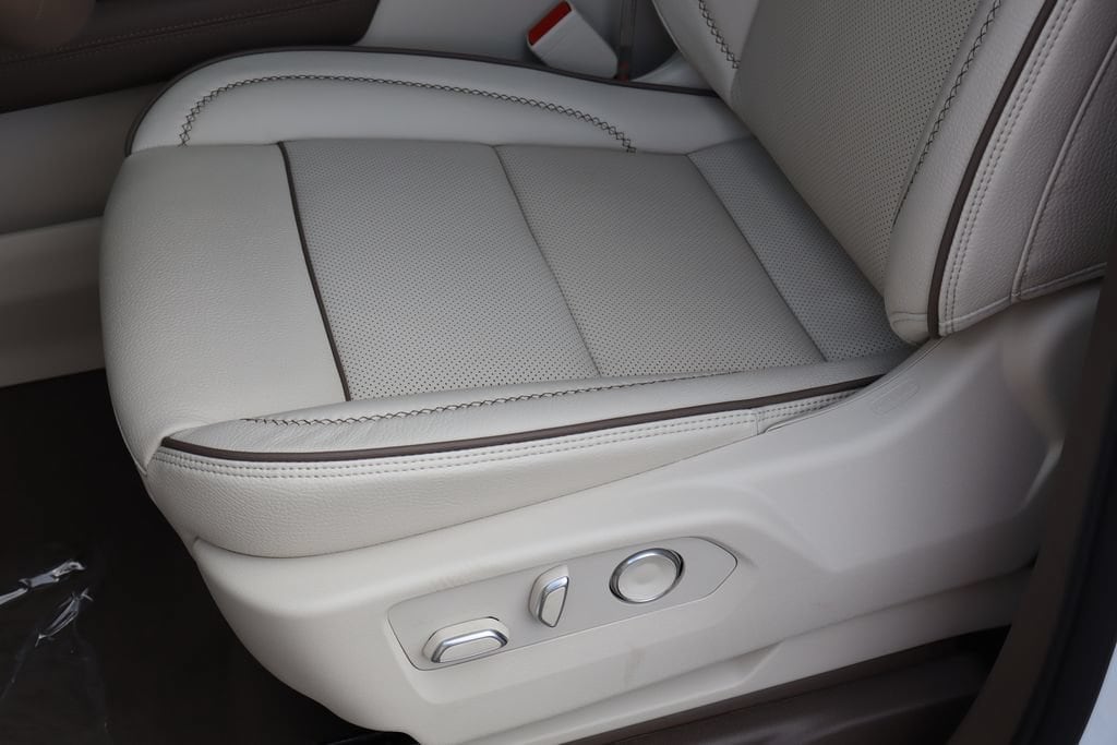 2026 GMC Yukon XL Denali - Photo 12