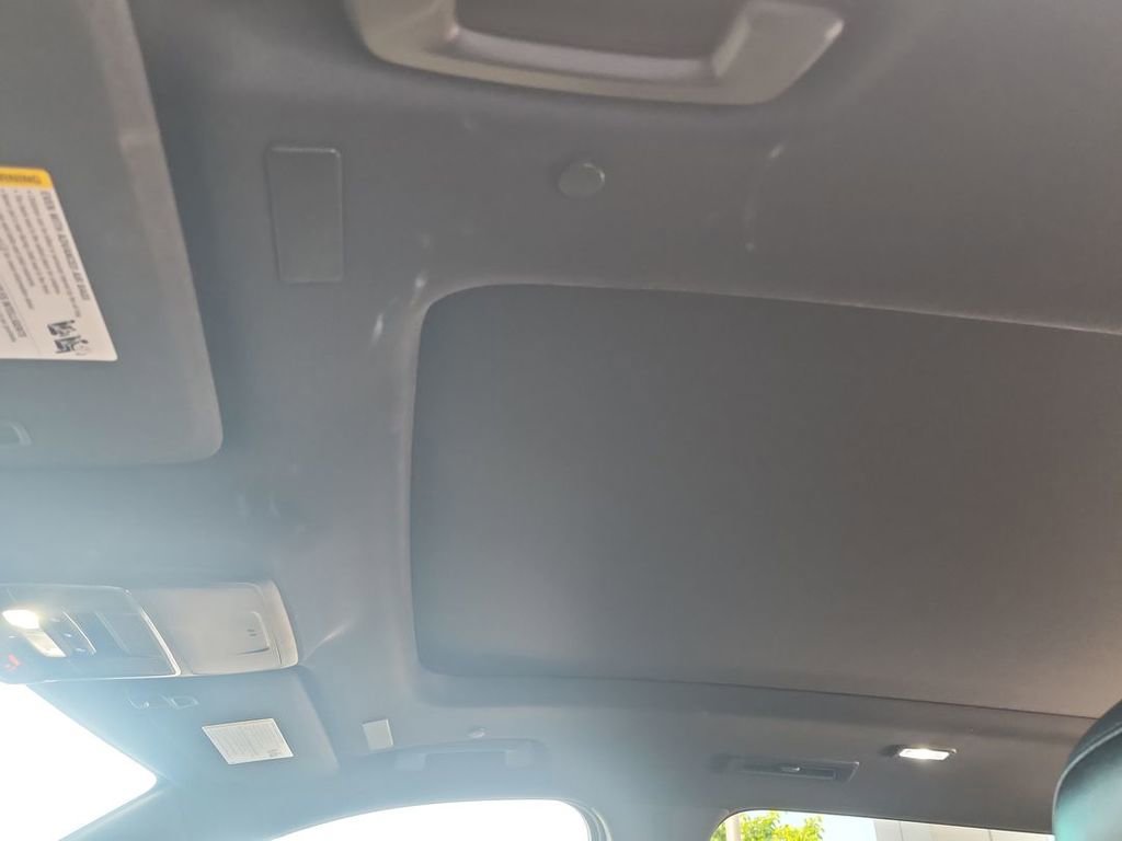 2025 GMC Acadia Denali - Photo 19