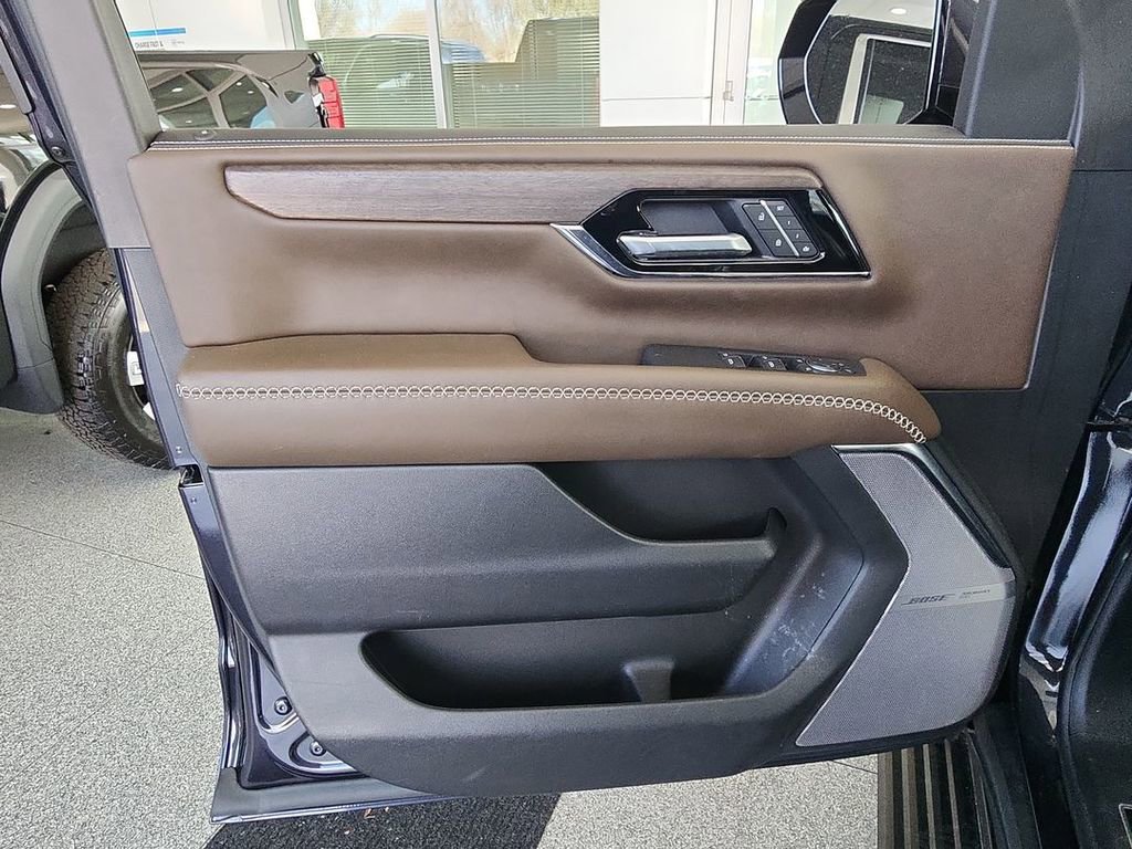 2025 GMC Yukon Denali Ultimate - Photo 22