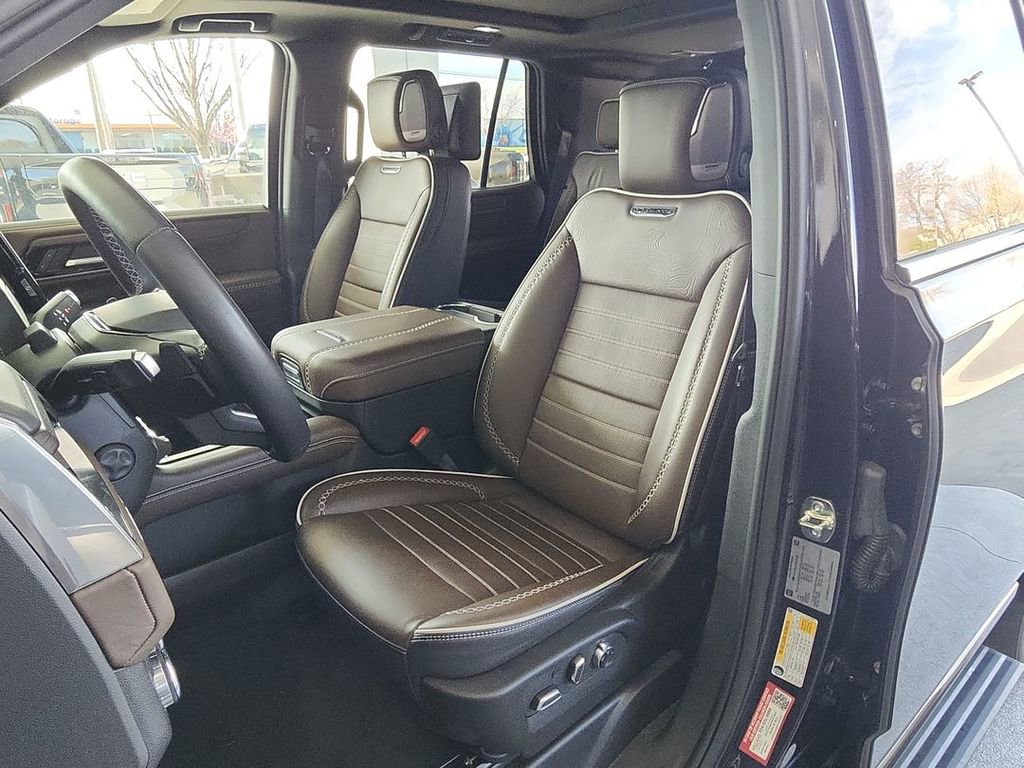2025 GMC Yukon Denali Ultimate - Photo 20
