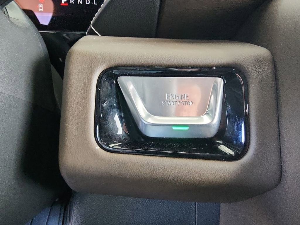 2025 GMC Yukon Denali Ultimate - Photo 17