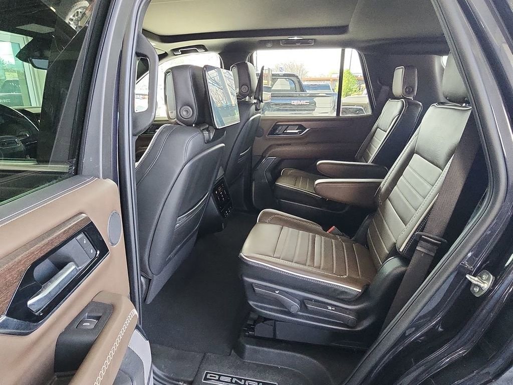 2025 GMC Yukon Denali Ultimate - Photo 25