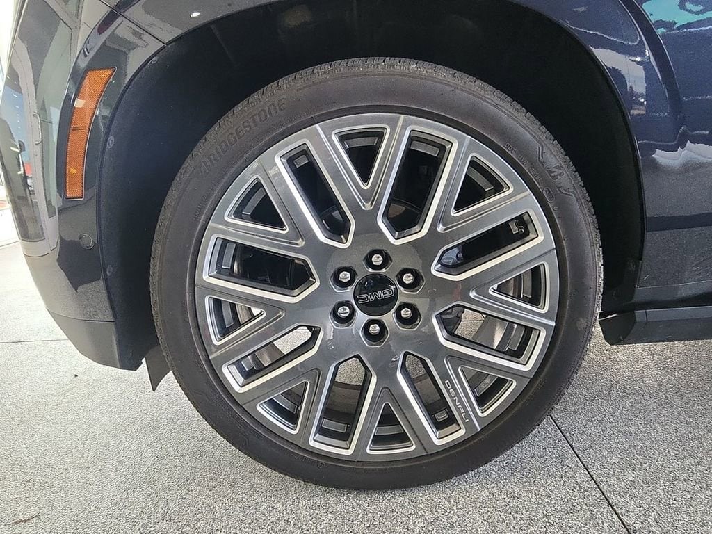 2025 GMC Yukon Denali Ultimate - Photo 33