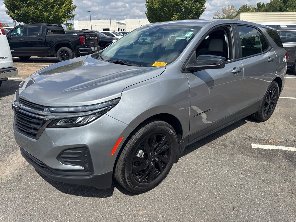 2023 Chevrolet Equinox LS photo 3