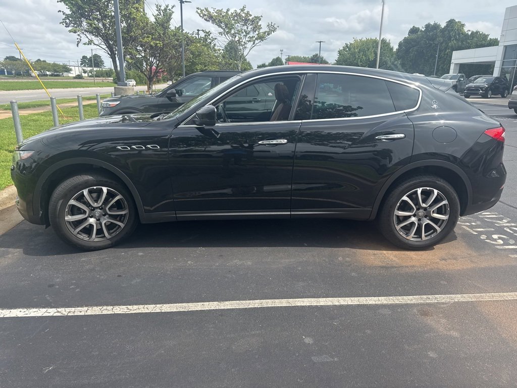 2017 Maserati Levante Base photo 3