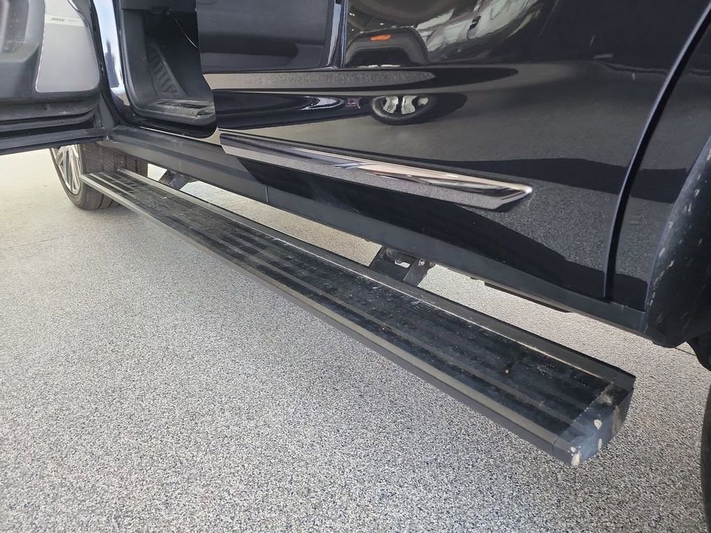 2025 GMC Yukon Denali Ultimate - Photo 35