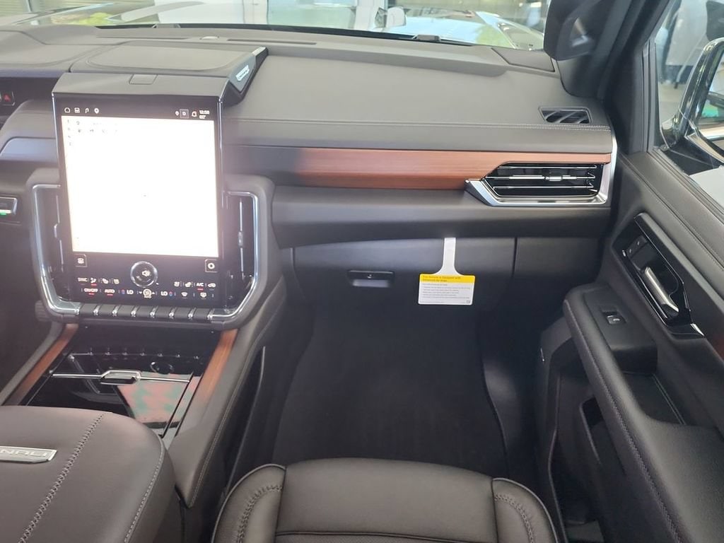 2025 GMC Yukon XL Denali - Photo 29
